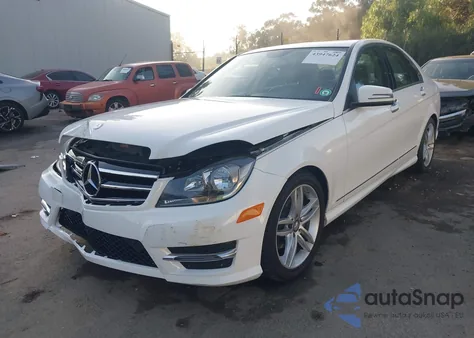 2014 Mercedes-Benz C-Class C 250 Sport z USA, uszkodzony, nr VIN WDDGF4HB4ER312003